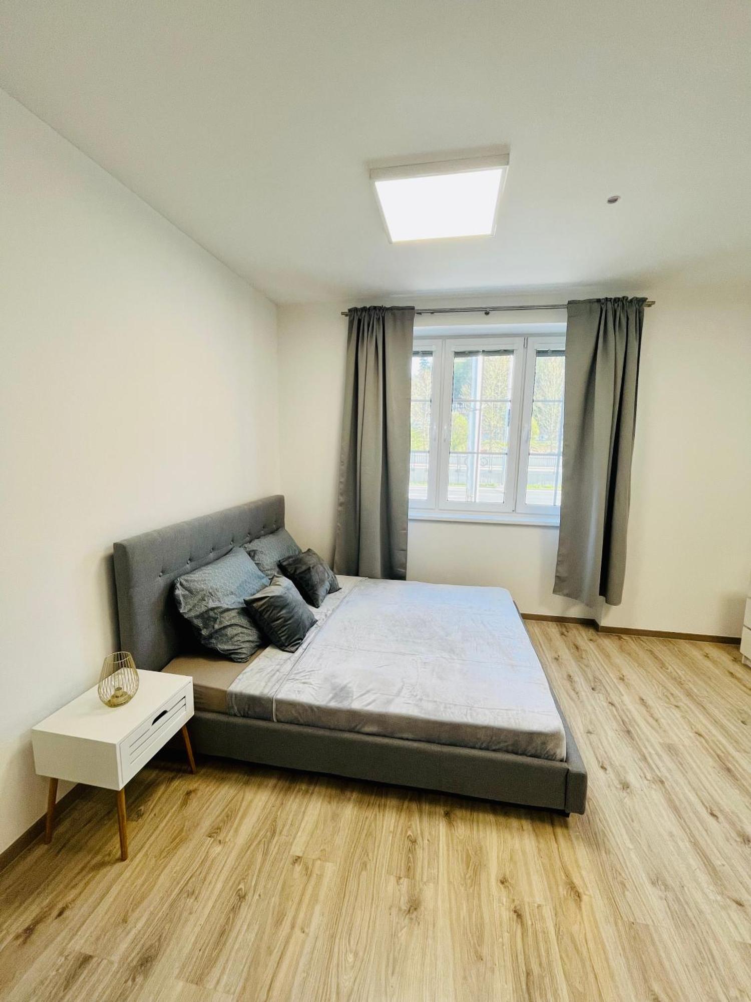 Apartment Riviera Centrum, Private Parking And Smart Check In Banska Bystrica Exterior photo