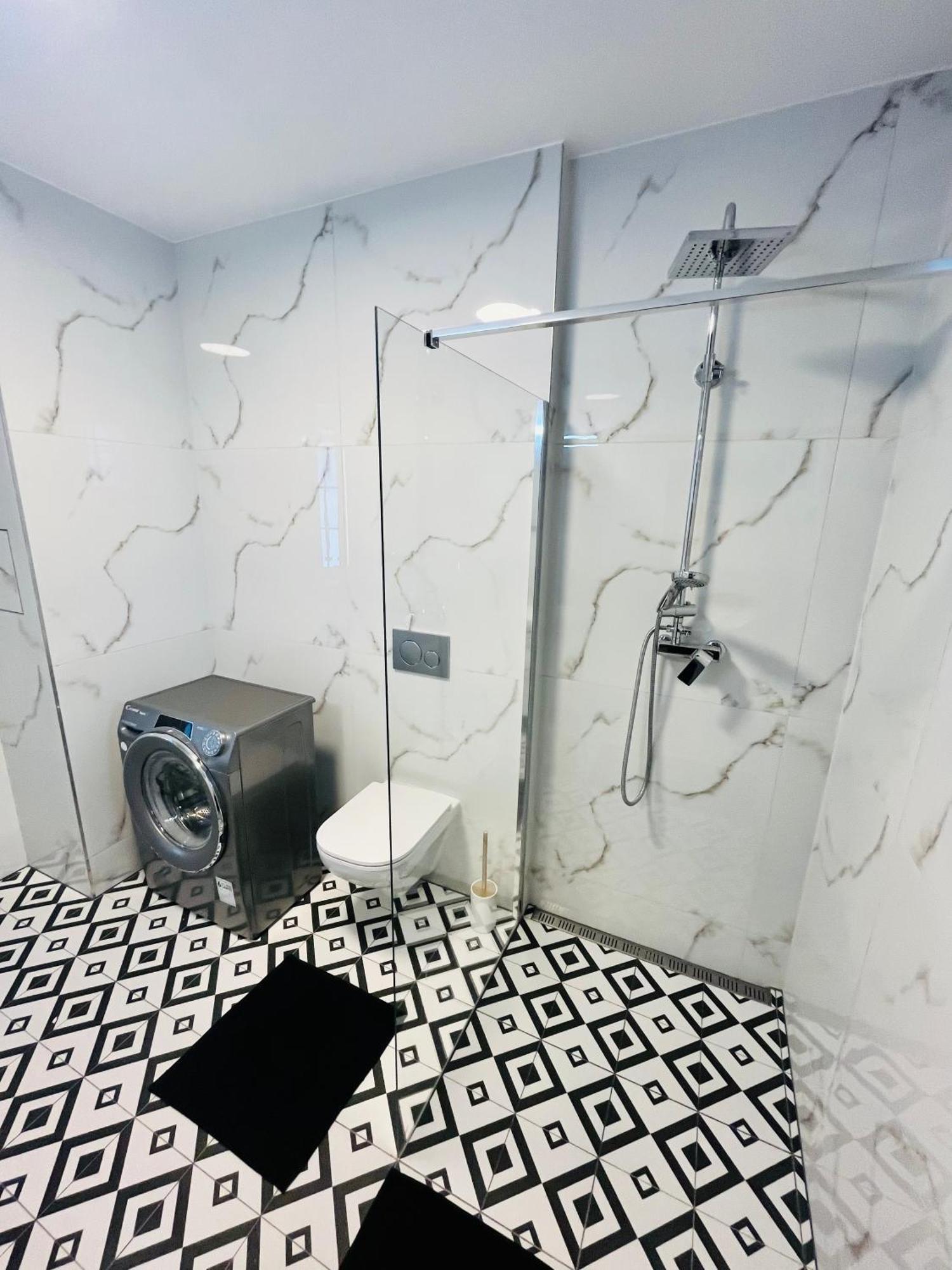 Apartment Riviera Centrum, Private Parking And Smart Check In Banska Bystrica Exterior photo