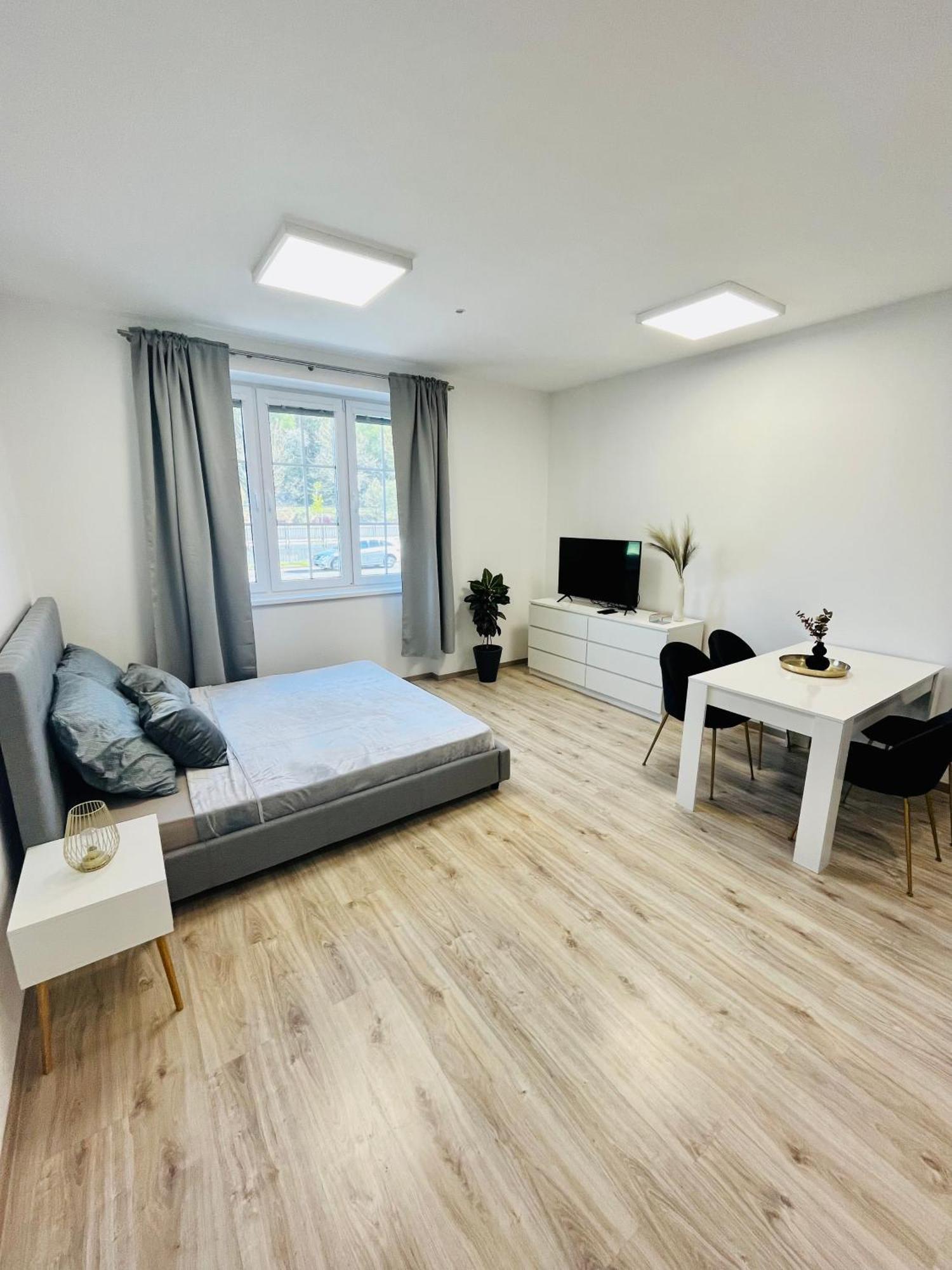 Apartment Riviera Centrum, Private Parking And Smart Check In Banska Bystrica Exterior photo