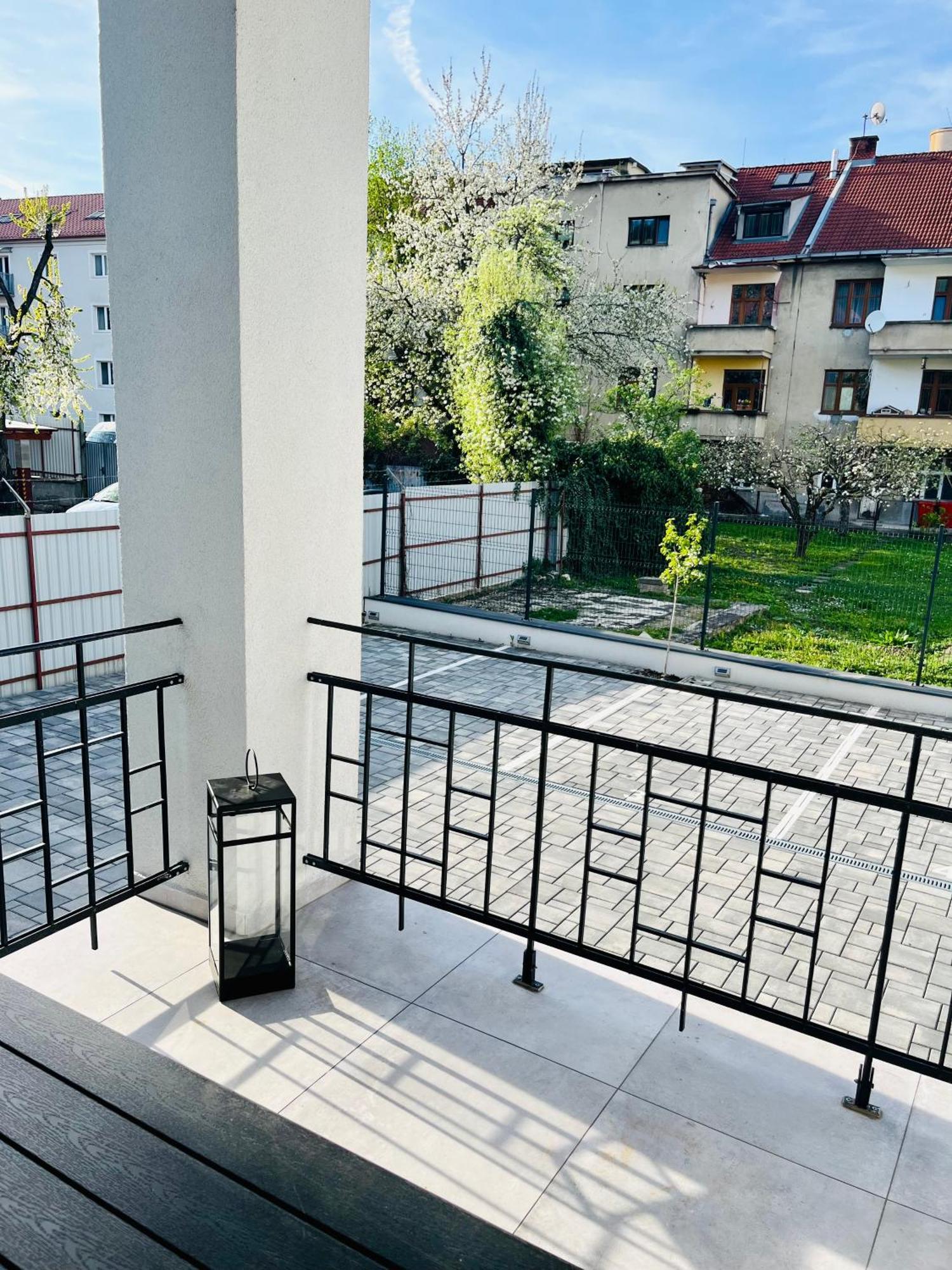 Apartment Riviera Centrum, Private Parking And Smart Check In Banska Bystrica Exterior photo